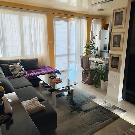 Art Apartment Kiril And Metodi Square Burgas Esterno foto