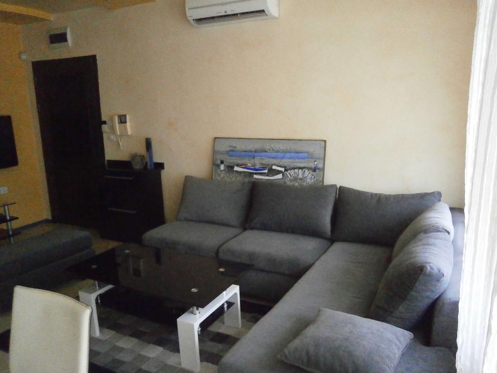 Art Apartment Kiril And Metodi Square Burgas Esterno foto