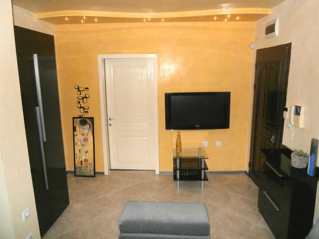 Art Apartment Kiril And Metodi Square Burgas Esterno foto