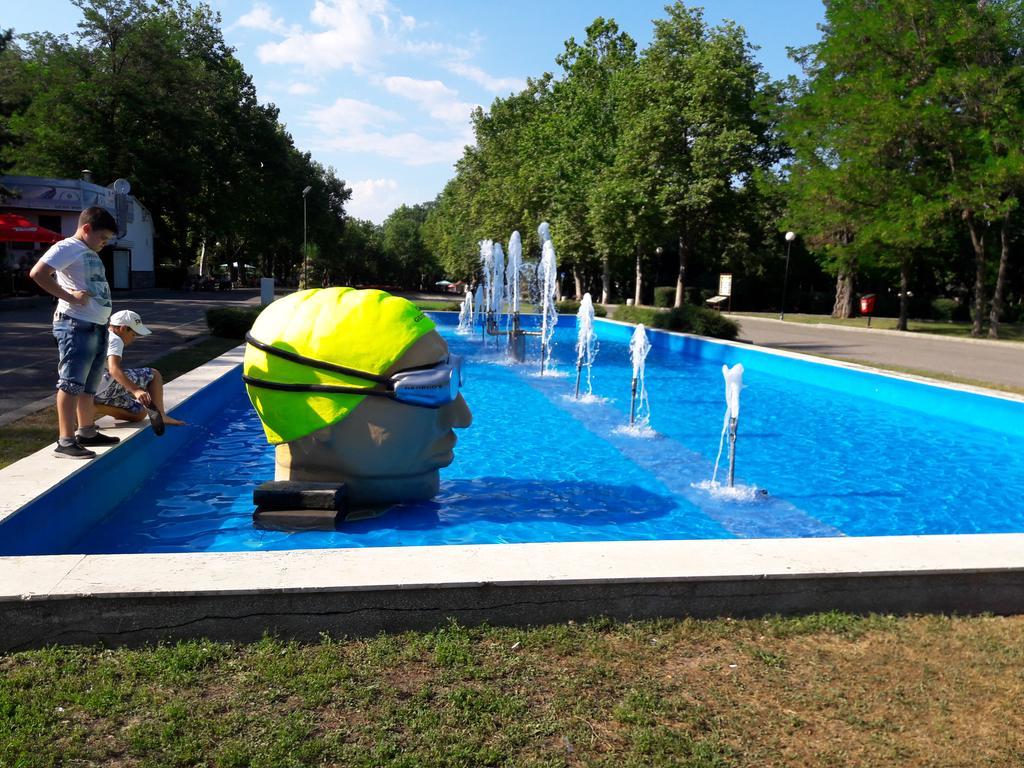 Art Apartment Kiril And Metodi Square Burgas Esterno foto