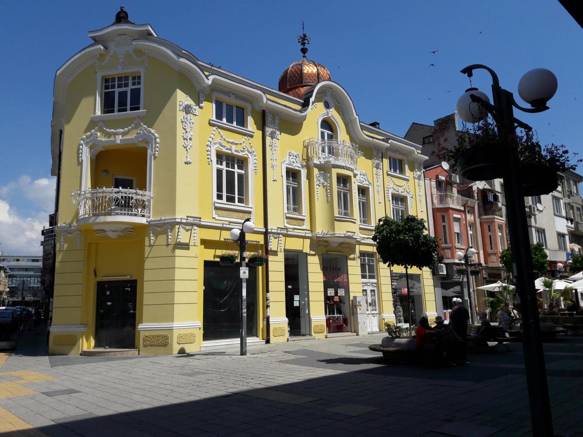 Art Apartment Kiril And Metodi Square Burgas Esterno foto