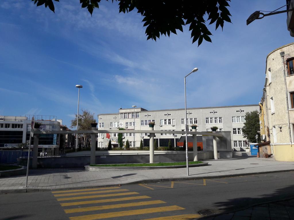Art Apartment Kiril And Metodi Square Burgas Esterno foto